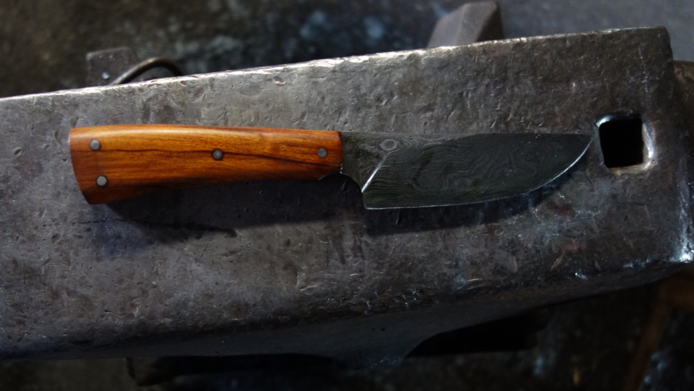 Couteau de chasse Damas (282 couches)et  bois de fer d'Arizona